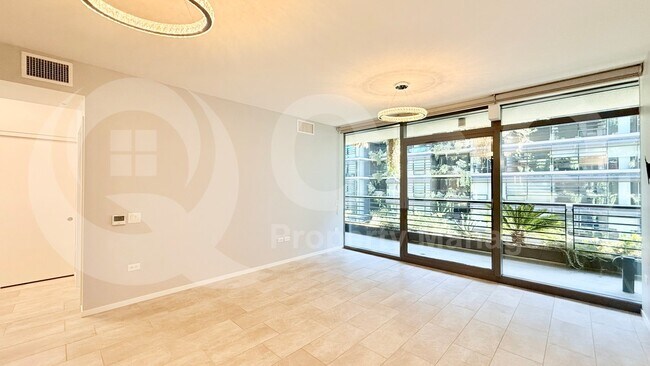 Building Photo - 7120 E Kierland Blvd