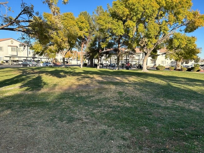 Building Photo - Beautiful 2Bed/2Bath home located in the Coral Palms Community!— Enjoy Rent-Free Holidays!