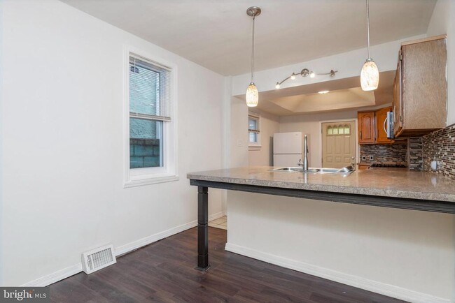 Building Photo - 2079 E Tioga St