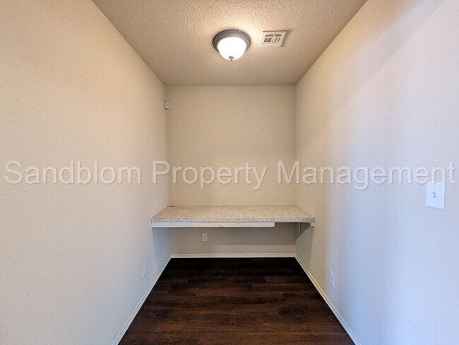 Building Photo - 4003 W 104th Pl S