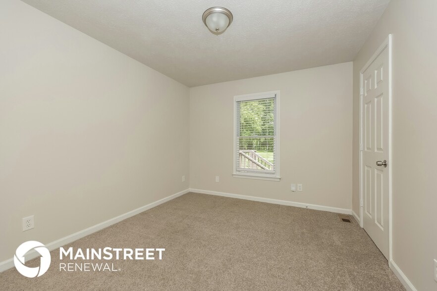 Building Photo - 4930 Cloverhill Dr