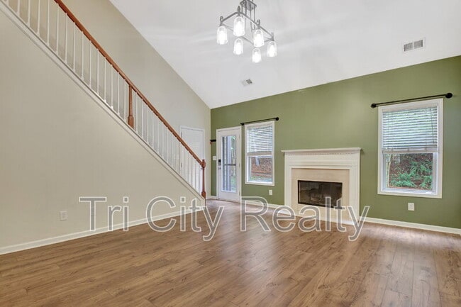 Building Photo - 113 Macalester Dr