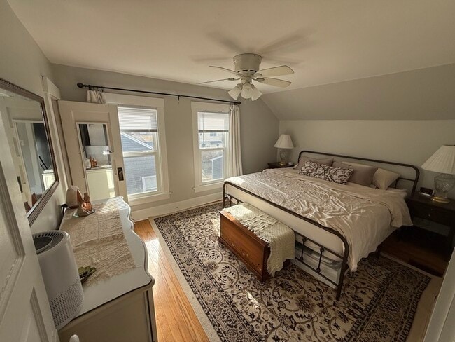 Building Photo - 2016 Linn Blvd SE