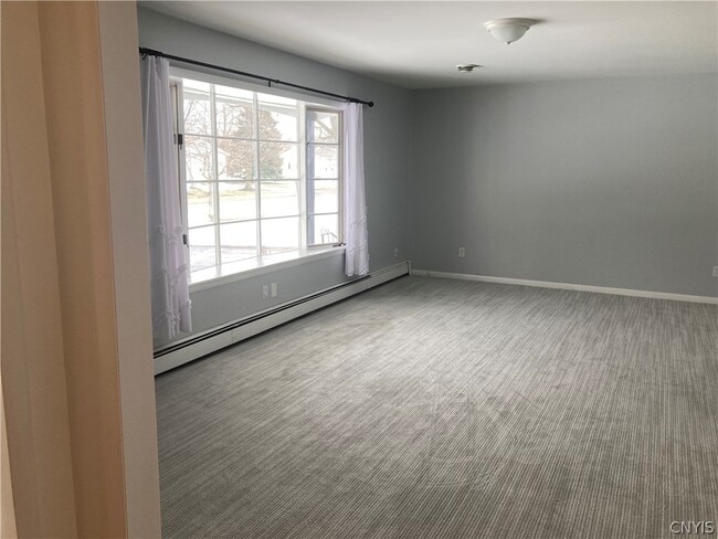 Building Photo - 449 Bugbee Dr