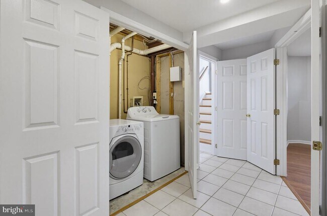 Building Photo - 7779 Chatfield Ln