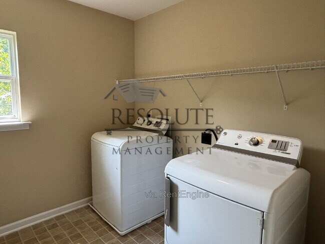 Building Photo - 4 Spicewood Ct