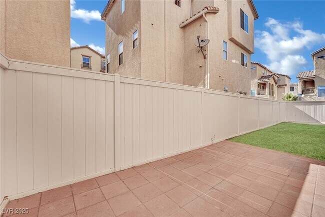 Building Photo - 4753 N Priory Gardens St