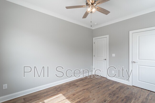 Building Photo - 2631 Rogers Dr SE