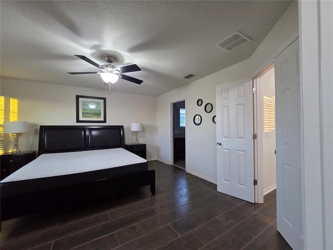 Building Photo - 11842 Silverlake Park Dr