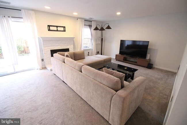 Building Photo - 3139 Stratford Ct