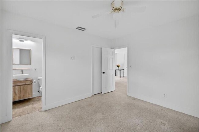 Building Photo - 3131 SW 20th Ct