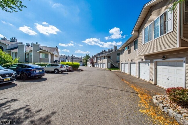 Building Photo - 38 Crestmont Rd