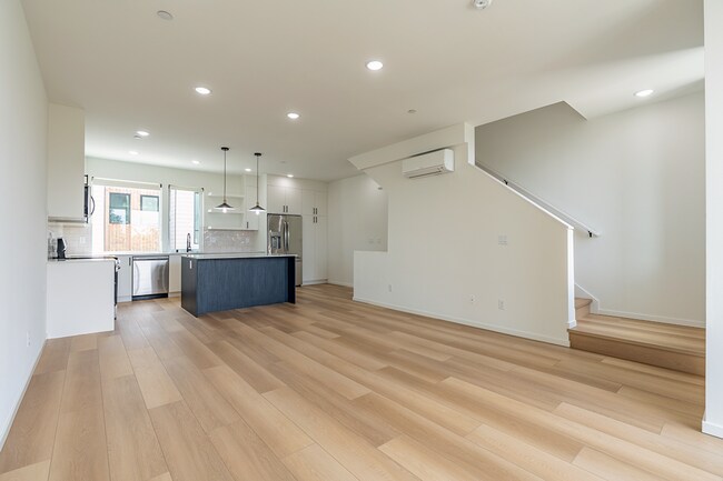 Building Photo - 8326 C 16TH AVE NW 98117