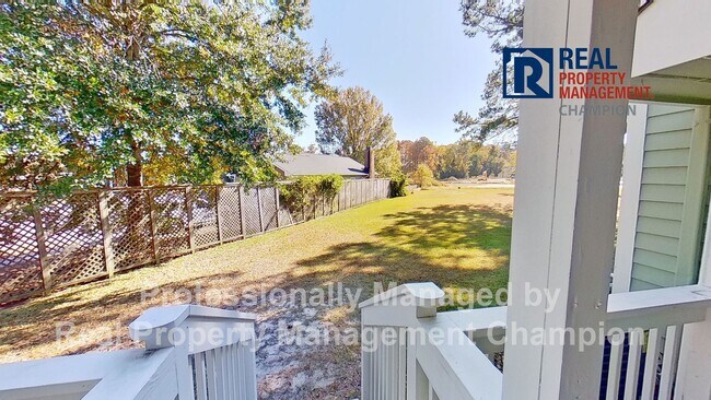 Building Photo - Spacious End Unit Townhome with Private Decks on Two Levels