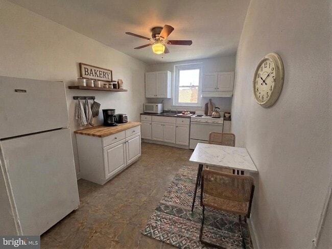 Building Photo - 4555 Bleigh Ave