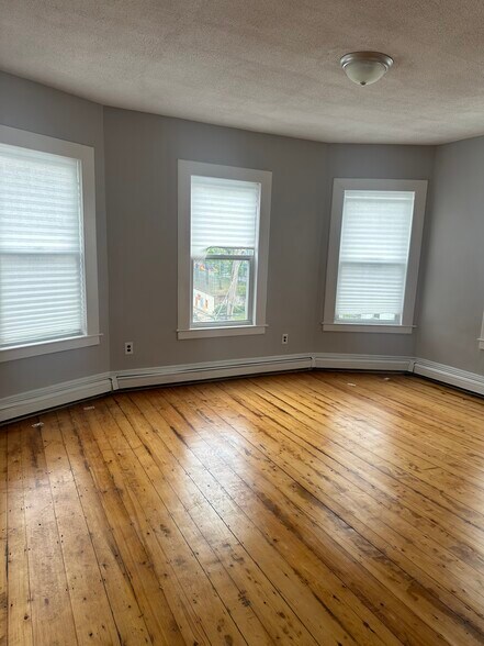 Building Photo - 21 Dewey St