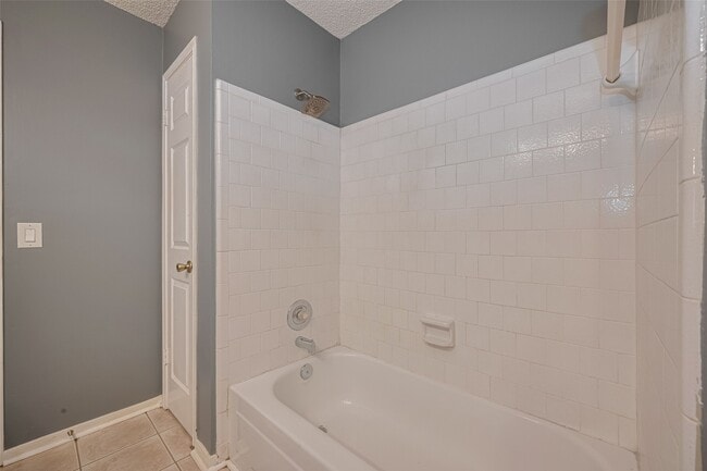 Building Photo - 9911 Villa Verde Dr