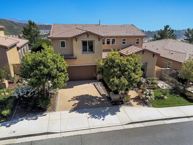 Building Photo - Immaculate 5-Bedroom Executive Home in Desirable Plum Canyon