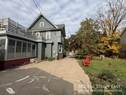 Building Photo - 980 6th St E
