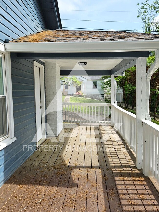 Building Photo - Renovated Craftsman Style 2 Bd 1- Ba Single Family Home with off street parking mins from Downtown!