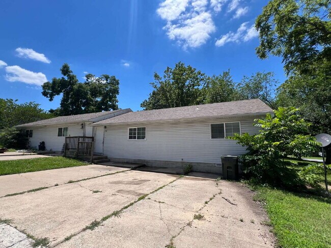 Primary Photo - 3 Bedroom Duplex in Hollister