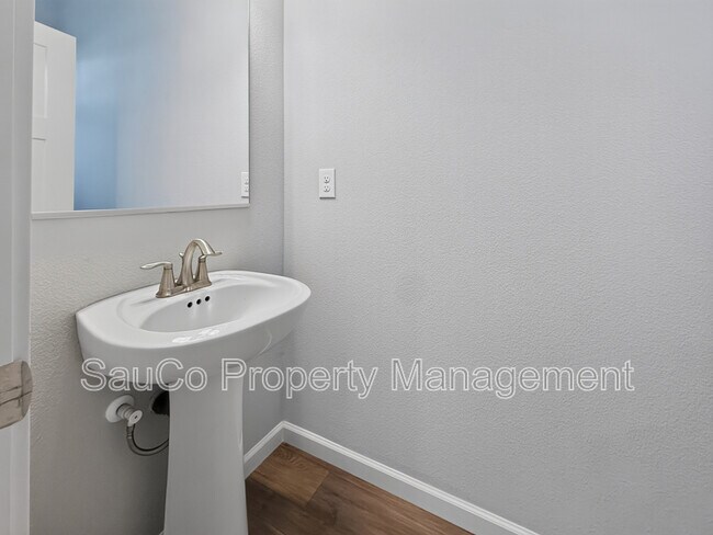 Building Photo - 3909 SE Zircon Ln