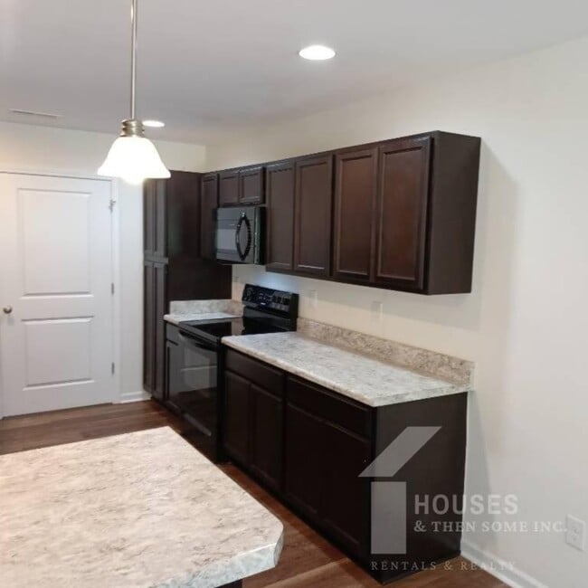 Building Photo - 401 Bramlett Rd