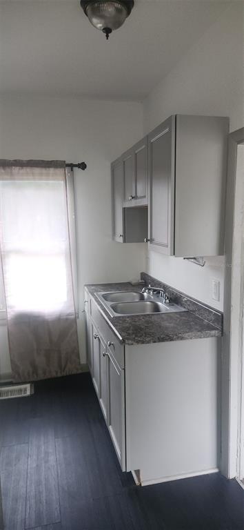 Building Photo - 1330 Pine St