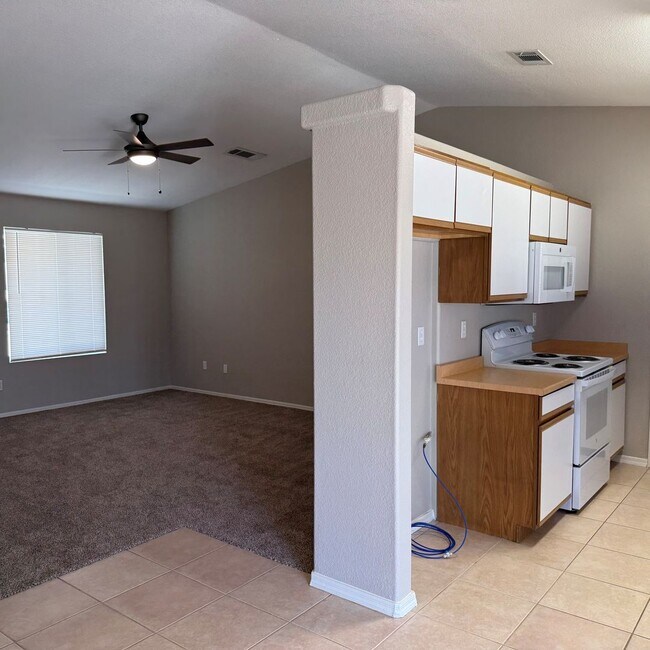 Building Photo - Charming Newly Renovated 2 bed/2 Bath Rental Long Term