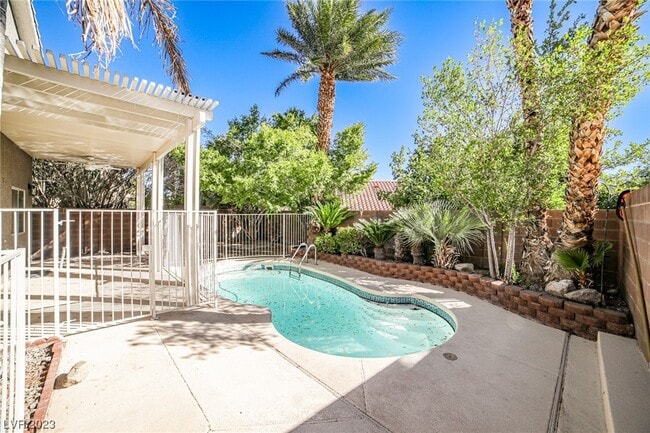 Building Photo - 1304 Calle Montery St