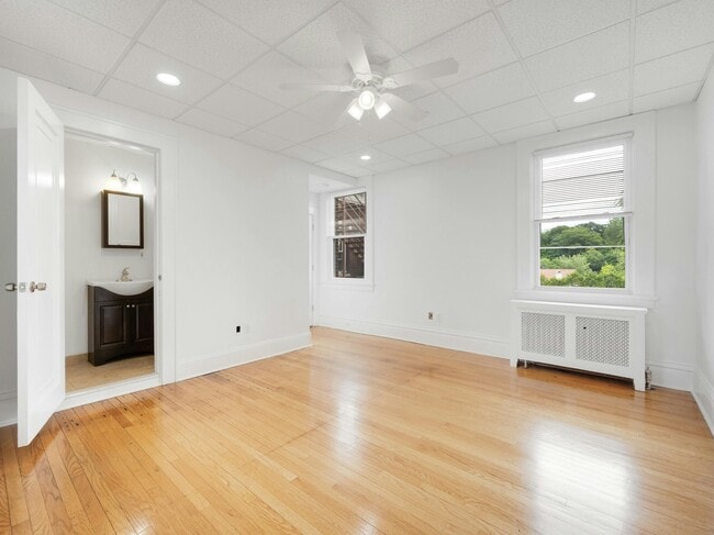 Building Photo - 12 Lincoln Pl