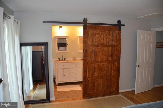 Building Photo - 8705 Yardley Dr