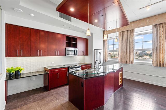 Building Photo - 2600 W 7th St