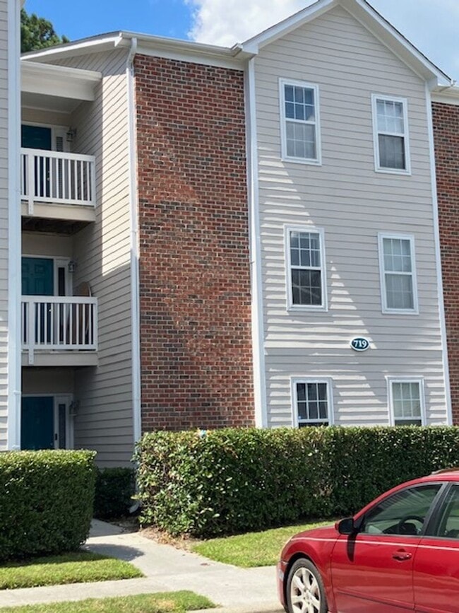 Building Photo - 719-J