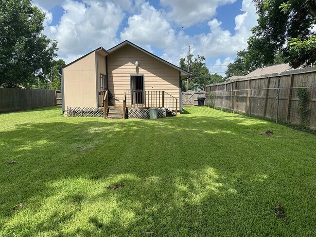 Building Photo - 3914 Kashmere St