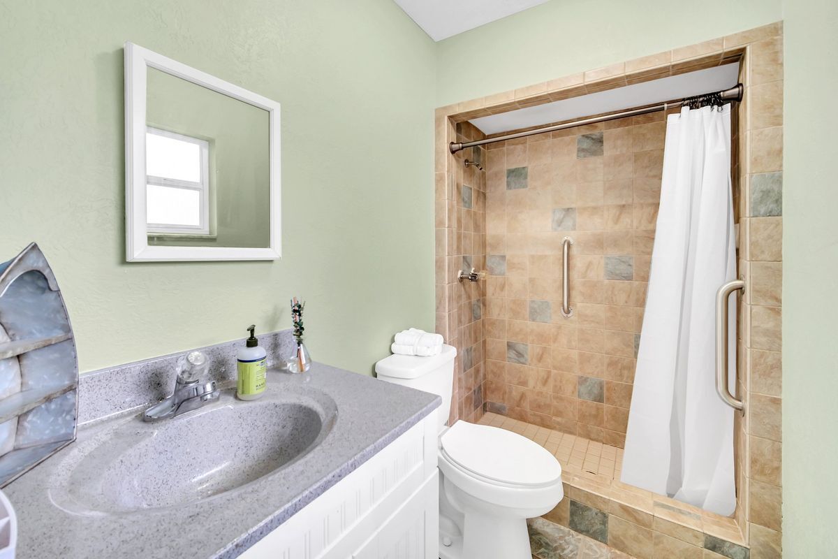 Building Photo - 5 SE Ocale Way