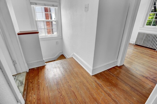 Building Photo - Charming & Upgraded 3BR Home in Arbutus wi...