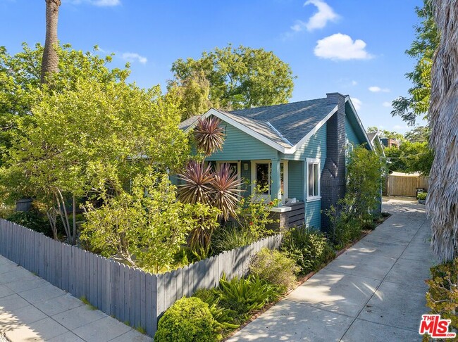 Building Photo - 1242 N Commonwealth Ave