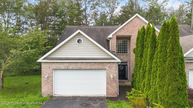 Building Photo - 32 Pine Tree Dr