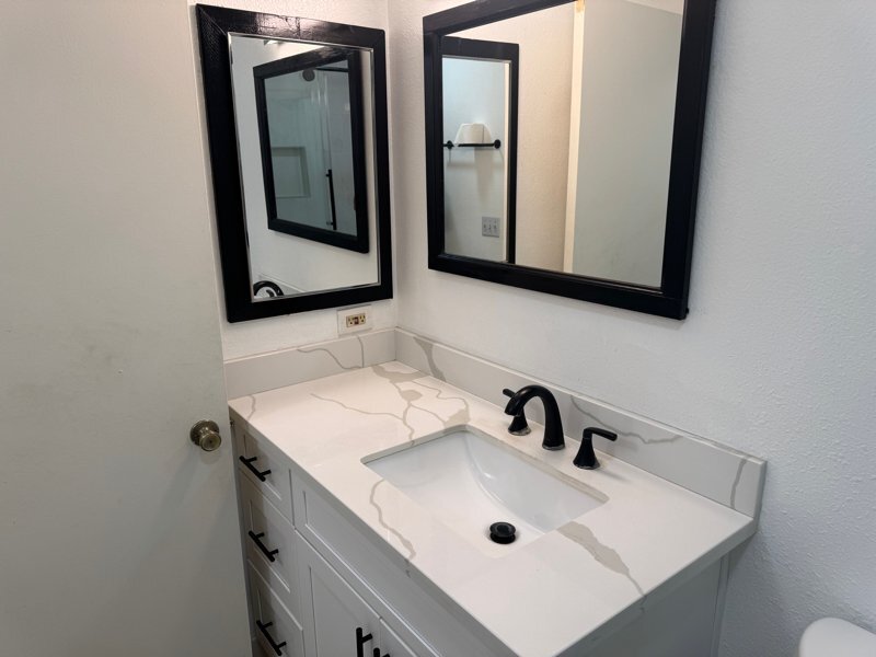 Building Photo - 12716 Lakeshore Dr