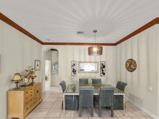 Building Photo - 5058 Glenville Dr