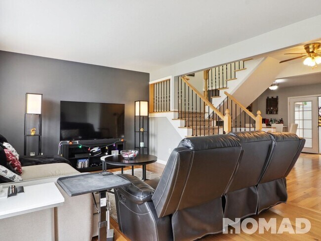Building Photo - 3 Bedroom Townhome in Aurora