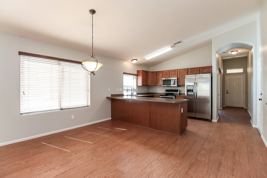 Building Photo - 38141 N Rusty Ln