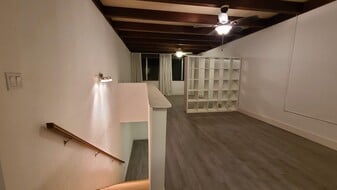 Building Photo - 605 SW 75th St