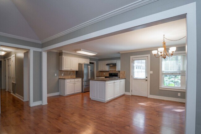 Building Photo - Adorable 3 Bedroom Sherwood Home