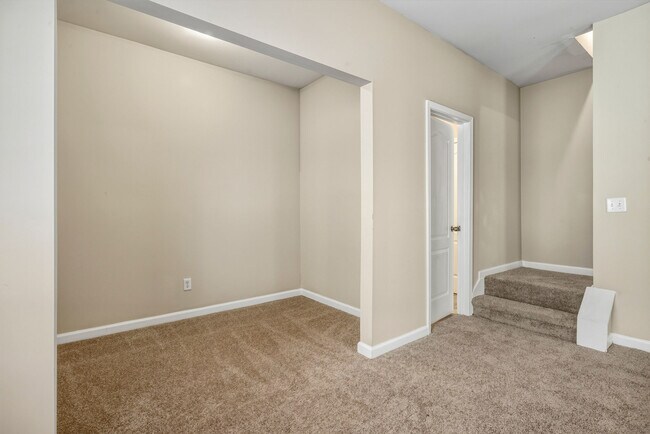 Building Photo - 4750 Ferncrest Pl