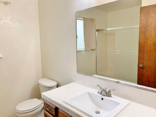 Building Photo - Quiet 2 Bedroom 2 Bathroom Townhouse in Ridgemark!!