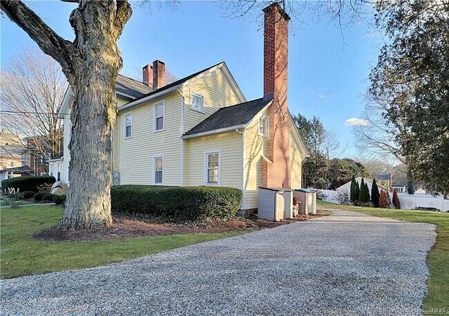 Primary Photo - 635 Stratfield Rd