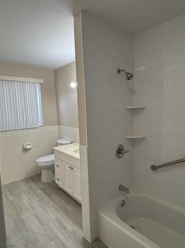 Building Photo - 15 Cottage St