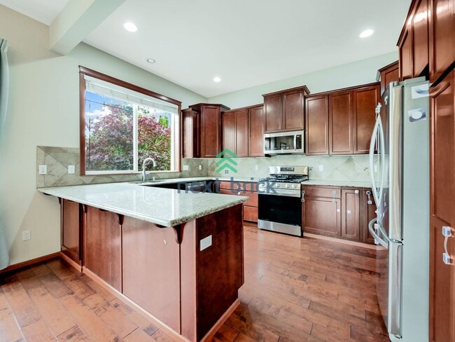 Building Photo - 4 Bed and 3 Bath Lake View Single-family H...